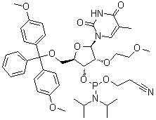 5'-O-[Bis(4-methoxyphenyl)phenylmethyl]-2'-O-(2-methoxyethyl)-5-methyluridine 3'-[2-cyanoethyl N,N-bis(1-methylethyl)phosphoramidite] molecular structure (CAS 163878-63-5)