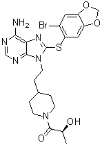 结构式 CAS# 958025-66-6, (2S)-1-[4-[2-[6-氨基-8-[(6-溴-1,3-苯并二氧戊环-5-基)硫基]-9H-嘌呤-9-基]乙基]-1-哌啶基]-2-羟基-1-丙酮